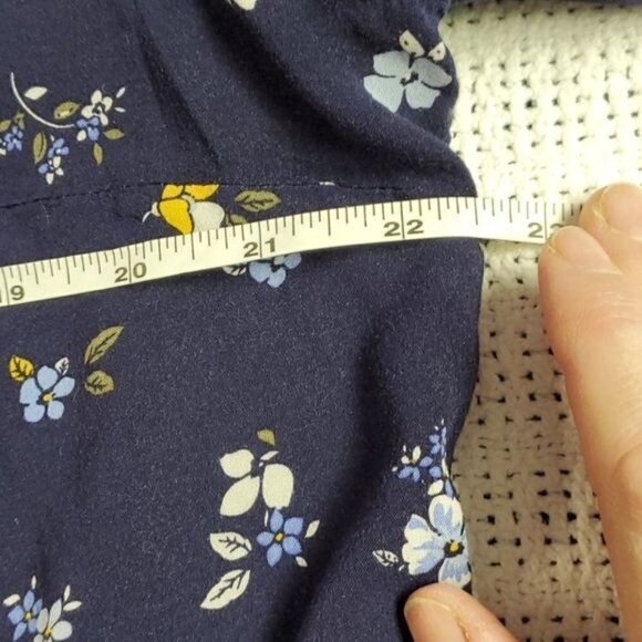 Brina & Em Sz. XL Blue Patterned Floral Vneck Button Down Tunic - Picture 7 of 8